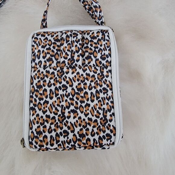 Travelon Crossbody Purse Leopard Print W/Tan Lining Pouch Pockets & Storage EUC - Picture 3 of 6